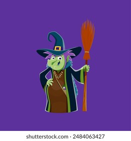 Caricatura personaje de bruja de Halloween con escoba. Vector aislado espeluznante, mujer siniestra con cara sonriente y piel verde llevan sombrero puntiagudo y vestido largo. Hex en traje de mago, personaje de bruja de miedo