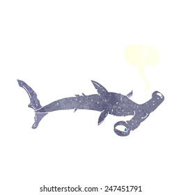 tiburón martillo con burbuja de habla