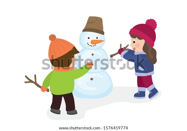 漫画の幸せな子どもたちは雪だるまを作る かわいい白人の子どもたちが一緒に雪の彫刻を作る 白い背景に男の子と女の子の文字 平らなベクター画像イラスト のベクター画像素材 ロイヤリティフリー