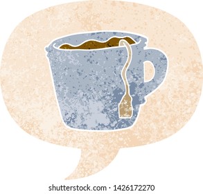 dibujos animados taza de té caliente con burbuja de habla en un estilo retro angustiado de textura grunge