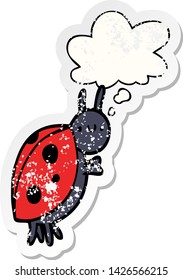 caricatura ladybug con burbuja de pensamiento como pegatina gastada angustiada
