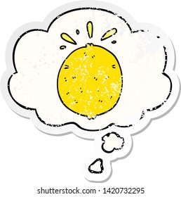 limón de dibujos animados con burbuja de pensamiento como pegatina gastada angustiada