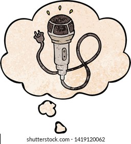 Cartoon-Mikrofon mit Gedankenblase im Stilstil