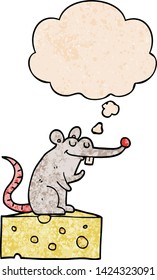 ratón de dibujos animados sentado sobre el queso con burbuja de pensamiento al estilo de textura gruesa