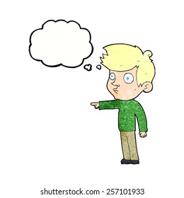 caricatura apuntando a niño con burbuja de pensamiento