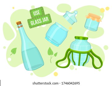 Afiche de caricatura con texto lindo. Usar jarra de vidrio, menos plástico, sin desperdicios. Jares de vidrio vacíos y botella en fondo ecológico verde con hojas. El concepto ecológico. Guardar la naturaleza, elementos de cocina reutilizables