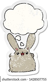 conejo de dibujos animados con burbuja de pensamiento como pegatina gastada angustiada