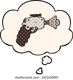 pistola de rayos de dibujos animados con burbuja de ideas al estilo de un libro de historietas