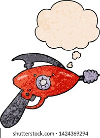 Cartoon-Ray-Gewehr mit Gedankenblase im Grunge-Stil