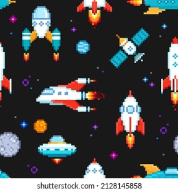 Cartoon Rockets und Spaceships - Vektornahtloses Muster. Pixel Art Raumaufnahmen im Space Retro 8-Bit-Videospiel-Stil. Hintergrund für Druckerzeugnisse, Stoffdesign, Umhüllung oder Tapete