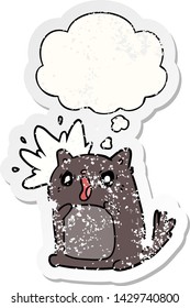 caricatura impactó al gato con burbuja de pensamiento como pegatina gastada angustiada