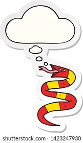 serpiente de dibujos animados con burbuja de pensamiento como pegatina impresa