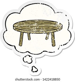 mesa de dibujos animados con burbuja de pensamiento como pegatina gastada angustiada