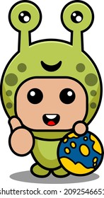 ilustración vectorial de caricatura del personaje de disfraces de mascota de caracol lindo sosteniendo un globo con los pulgares hacia arriba
