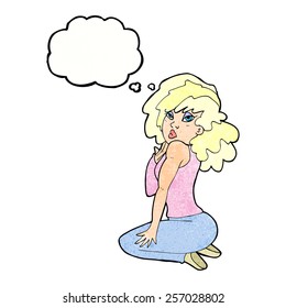 mujer caricaturista posa con burbuja de pensamiento