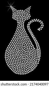 Gato de diamantes. Borde de patrón de gato de diamante.
Impresión brillante, plateada y negra con diamantes, bordados y joyería. Fondo abstracto de moda aislado.