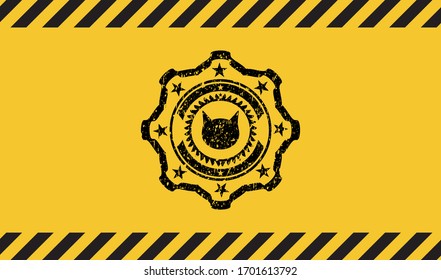 emblema negro del icono de la cara del gato, signo de advertencia amarillo. Ilustración vectorial. Detallado.