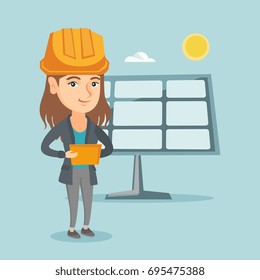 Ingeniero caucásico con sombrero duro trabajando en una tableta digital en la planta de energía solar. Trabajador de la planta de energía solar revisando la instalación del panel solar con tableta digital. Ilustración de dibujos animados. Diseño cuadrado.