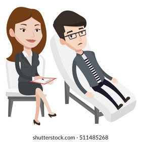 Paciente caucásico tendido en el sofá y hablando con psicoterapeuta o psicólogo. Psicólogo con pacientes en depresión. Ilustración de diseño plano vectorial aislada en fondo blanco.
