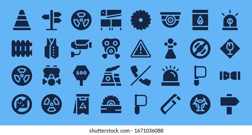 Vorsicht Symbol gesetzt. 32 gefüllte Vorsichtssymbole. auf blauem Hintergrund Einfache, moderne Symbole wie: Kone, Radiator, Radioaktivität, kein Foto, Straßenschild, Brust, Gasmaske, Strahlung, Überwachung