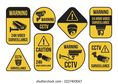 Ilustración plana vectorial del conjunto de emblemas de línea mínima amarilla de advertencia de CCTV. Vigilancia de seguridad, advertencia, señalización de protección de privacidad, etiqueta de monitorado de cámara de vídeo. Insignia geométrica de zona segura privada