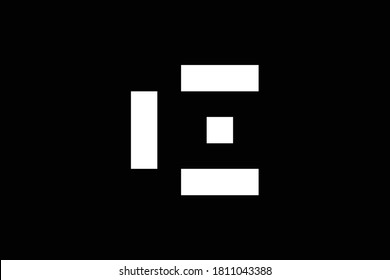 Diseño del logo de la carta CE sobre fondo de lujo. Concepto del logotipo de la letra de la letra "monograma" de la CE. Diseño de iconos CE. Diseño de iconos de letras blancas elegantes y profesionales en el fondo negro. C E CE CE