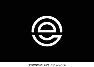 CE-Buchstaben Logo-Design auf luxuriösem Hintergrund. EC monogram initials letter logo konzept. CE-Icon-Design. EC elegante und professionelle weiße Buchstaben Symbol Design auf schwarzem Hintergrund.