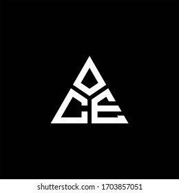 Logotipo de monograma CE con forma de 3 piezas aisladas en la plantilla de diseño triangular