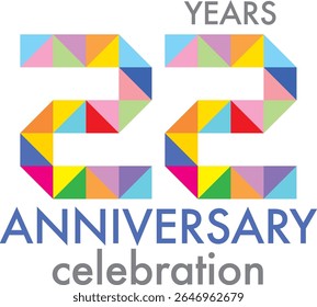Celebrando o aniversário número 22. O número é formado pela junção de triângulo multicolorido para formar o número 22 em um fundo branco com a palavra ANIVERSÁRIO de comemoração.