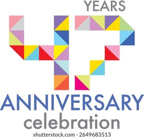 Celebrando o aniversário número 47. O número é formado pela junção de triângulo multicolorido para formar o número 47 em um fundo branco com a palavra ANIVERSÁRIO DE ANOS celebração.
