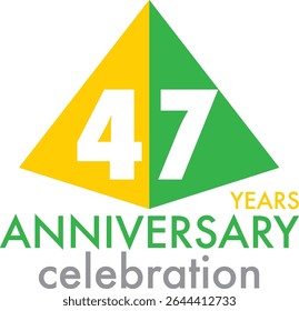 Celebrando o aniversário amarelo e verde forma triângulo número 47 em um fundo branco com a palavra ANIVERSÁRIO de anos celebração na parte inferior.
