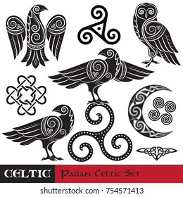 keltisches Zauberset. Celtic horned Moon, Celtic Owl, Celtic Raven einzeln auf Weiß, Vektorgrafik