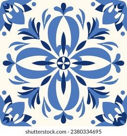 Keramikfliesen in klassischem Design sind mit aufwändigen Blumenmotiven und Blattmotiven versehen, die besonders hervorgehoben werden. Viereckige Vintage-Kachel. mediterrane, nahtlose marineblaue Ornamente. Majolika. Spanisches Muster.