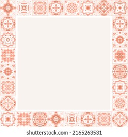 Marco cuadrado de azulejos de cerámica. ornamentos de mosaicos de mayólica italiana, motivos, azulejos, talavera. Plantilla para invitaciones, decoración de imágenes, borde textil. Ilustración vectorial, fondo en colores rosados.