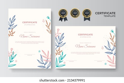 Plantilla de borde de certificado de logro y apreciación con placa dorada y patrón floral moderno texturado. Para las necesidades de premios, negocios y educación. Ilustración del vector