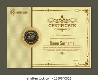 Plantilla de certificado de logro en vector con línea tailandesa aplicada en tono dorado amarillo - Vector	