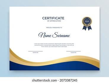Plantilla de certificado de apreciación, dorado y color azul oscuro. Certificado moderno limpio con insignia de oro. Plantilla de borde de certificado con diseño de línea de lujo y moderno. Plantilla vectorial de Diploma