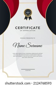 Plantilla de certificado de apreciación, dorado y color rojo. Certificado moderno limpio con insignia de oro. Plantilla de borde de certificado con diseño de línea de lujo y moderno. Plantilla vectorial de Diploma