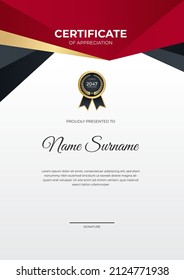 Plantilla de certificado de apreciación, dorado y color rojo. Certificado moderno limpio con insignia de oro. Plantilla de borde de certificado con diseño de línea de lujo y moderno. Plantilla de vector de negocio