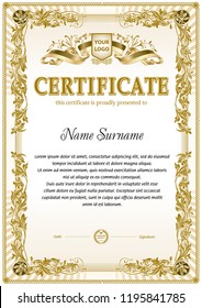 Certificado de Plantilla en blanco en color gamma suave. El diseño contiene Elementos decorativos florales alrededor