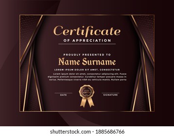 Plantilla de certificado color rojo oscuro con formas geométricas