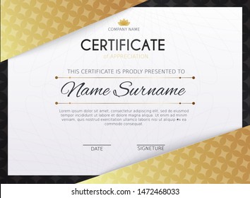 Certificado de Plantilla con elemento de decoración de oro. Diploma de diseño, graduación, premio. Ilustración vectorial.