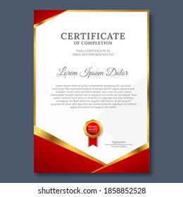 plantilla de certificado de lujo y moderno 