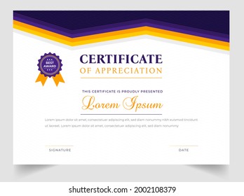 Zertifikatsvorlage in Vektorgrafik für die Vollendung des Grades. Zertifikat der Wertschätzung Vorlage, Sauberes modernes Zertifikat mit Goldabzeichen.  Luxuszeichen und modernes Linienzertifikat
