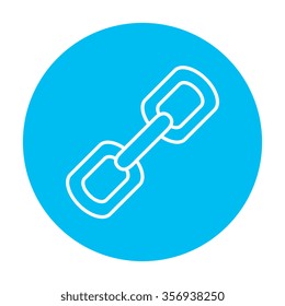 Icono de línea de enlaces de cadena para web, móvil e infografía. Icono de blanco vector en el círculo azul claro aislado en fondo blanco.