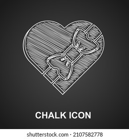 Marcar Candy en la caja con forma de corazón y el icono del arco aislado en el fondo negro. Día de San Valentín.  Vector