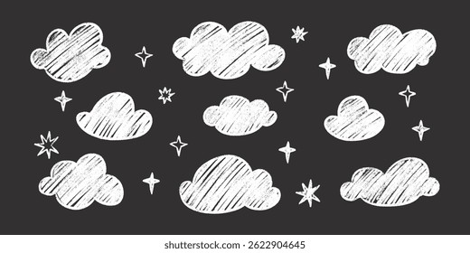 Nubes de tiza y estrellas niño conjunto de dibujo - blanco dibujado a mano contornos de estilo, dibujado en crayón sobre fondo negro. Formas infantiles con textura grunge - Elementos de diseño doodle colección.