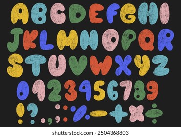 Alphabet der Kreidezeichnung. Kinder Bleistift strukturierte Buchstaben, Zahlen, Symbole. Freehand pastellfarben kindisches handgezeichnetes Set. ABC Schule Pinsel doodle Sammlung. Isolierte Vektorgrafik