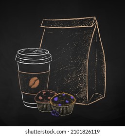 Ilustración vectorial dibujada por Chalk de la taza de café desechable de la toma con bolsa de papel y muffins. Aislado sobre el fondo negro de la pizarra.