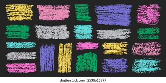 Conjunto de fondos de grunge de tiza. Bocetos abstractos de pizarra. Coloridas escotillas de lápiz de tiza y garabatos. Colección de telones de fondo gruñones.